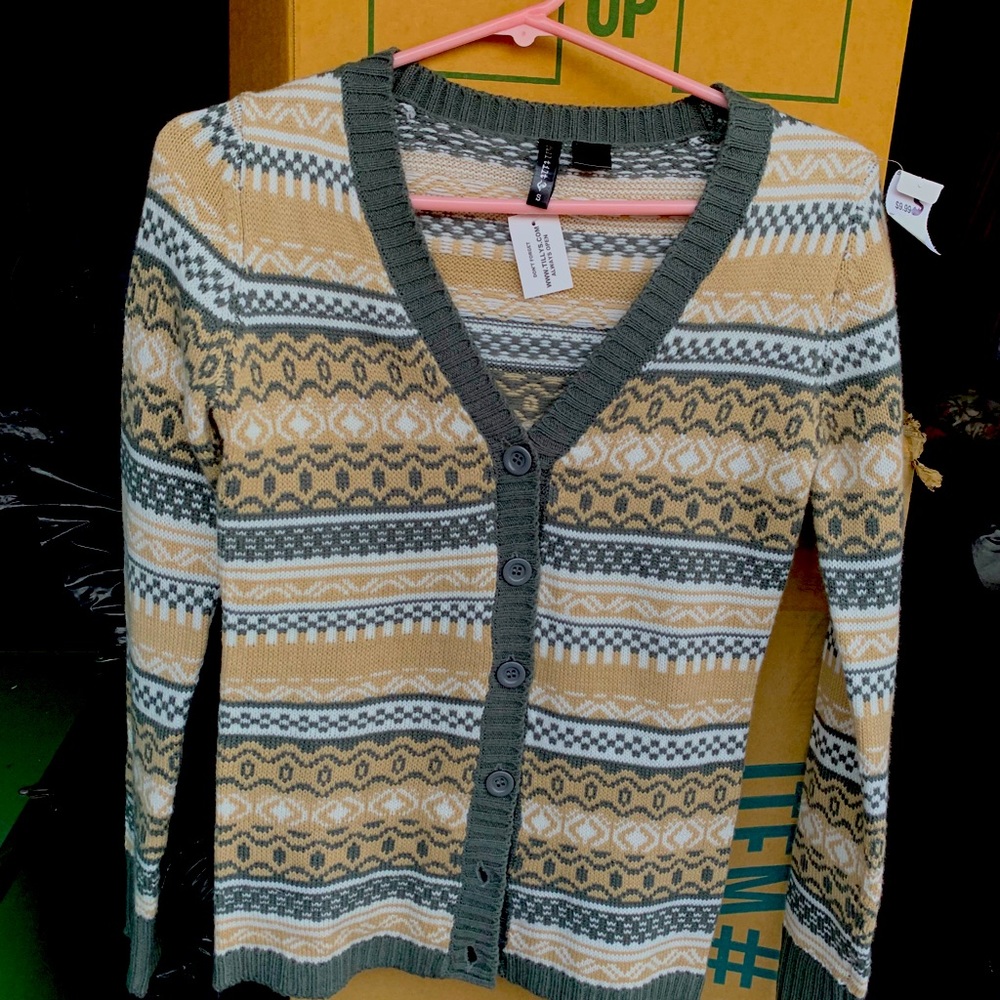 Adorable khaki  wool sweater